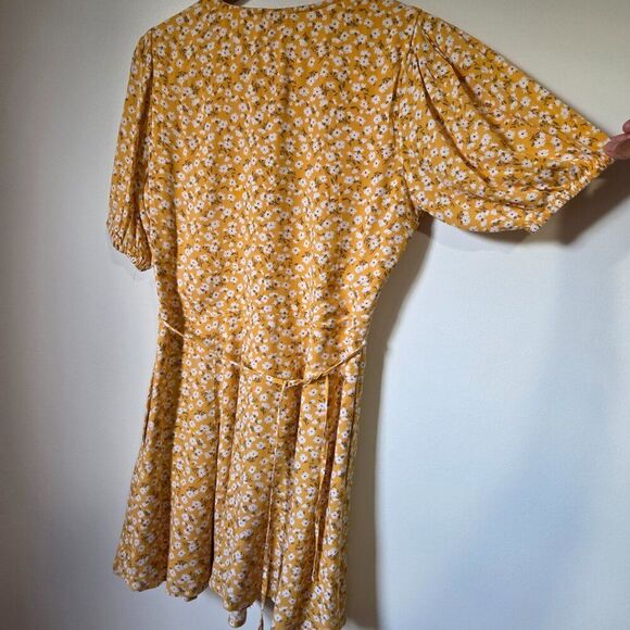 EUC ABERCROMBIE & FITCH YELLOW DITSY FLORAL V NECK BUTTON DOWN SHORT DRESS SZ SM - Picture 3 of 15